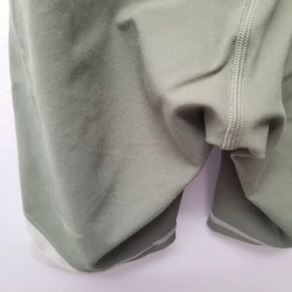Lululemon Nulu Colour Block High-Rise Short 8" Green Twill / Green Fern 0 - Picture 11 of 13